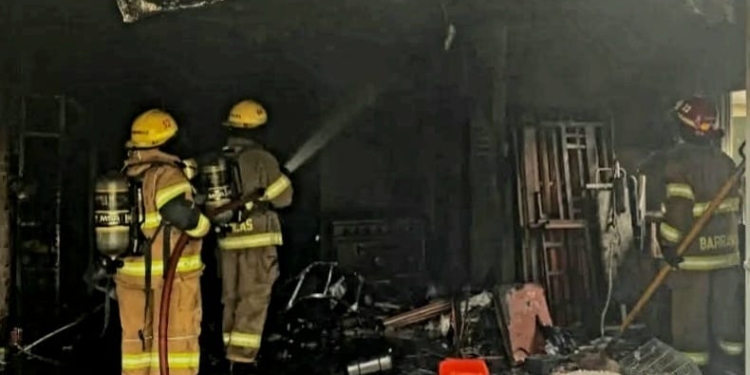 Susto en Monje: se incendió parte de una casa y sólo hubo daños materiales