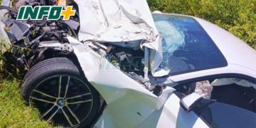 Fuerte choque entre un auto y un camión sobre autopista entre Barrancas y San Fabián