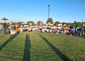 Docentes de Oliveros y Totoras se manifestaron rechazando el ofrecimiento paritario