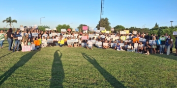 Docentes de Oliveros y Totoras se manifestaron rechazando el ofrecimiento paritario