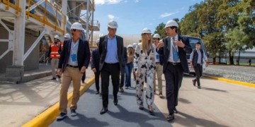 Con Adorni, Menem y Karina, inauguraron una nueva línea de molienda en Dreyfus Timbúes