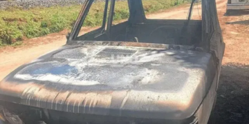 Imputaron a un hombre que prendió fuego un auto con el hijo de su pareja adentro