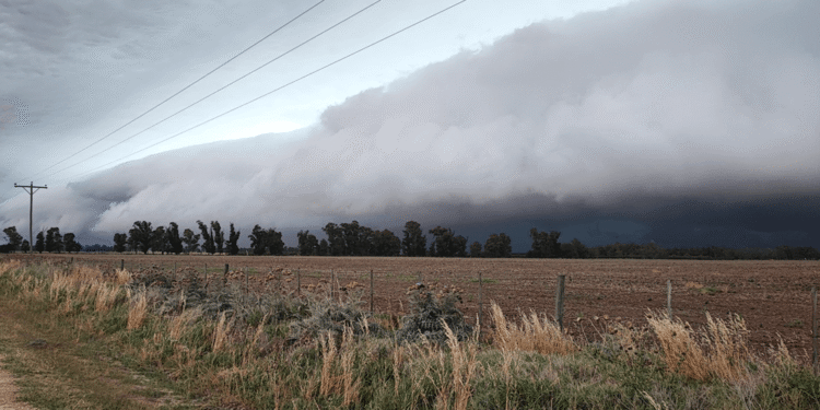 Las tormentas podrían llegar a la región entre jueves y viernes: hay alerta amarillo