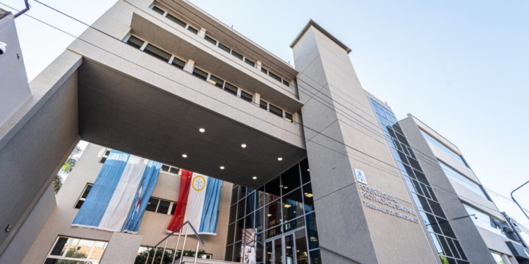 8 años y 8 meses de prisión para un hombre que abusó de la hija de su pareja