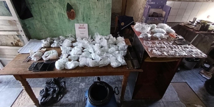 Operativo antidrogas en la región: incautaron 2700 dosis de cocaína y marihuana