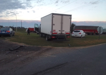 Arocena: choque entre un camión y un auto en Ruta 80 y acceso a autopista