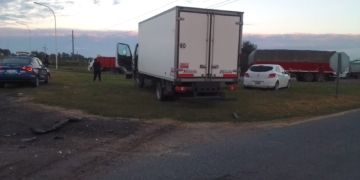Arocena: choque entre un camión y un auto en Ruta 80 y acceso a autopista