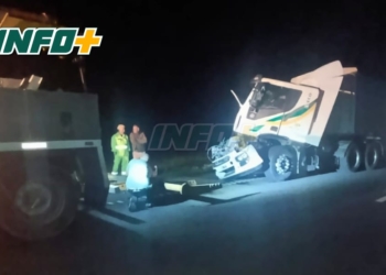 Fuerte impacto entre dos camiones por alcance sobre autopista, en Arocena