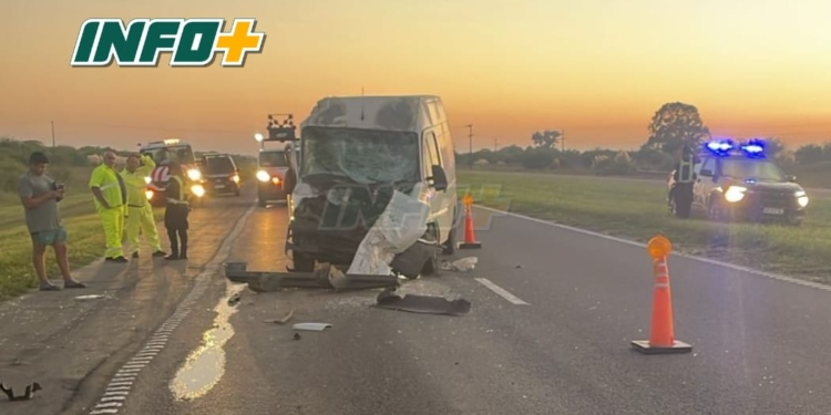 Dos vehículos chocaron por alcance en autopista: un conductor herido