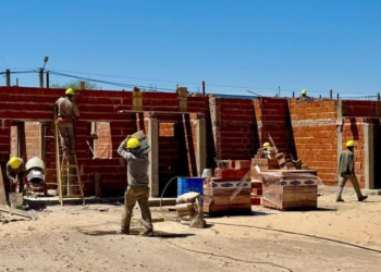 Reactivan la construcción de 16 viviendas en Salto Grande