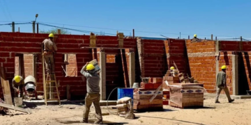 Reactivan la construcción de 16 viviendas en Salto Grande