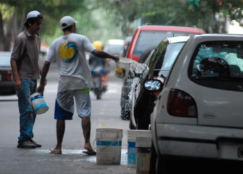 El Senado dio media sanción a la prohibición de los cuidacoches