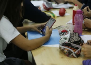 Santa Fe estableció pautas para el uso de celulares en las escuelas