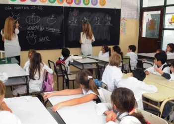 Asistencia Perfecta: casi 75 mil docentes, directivos, secretarios, preceptores y asistentes escolares cobran el premio por febrero