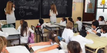 Asistencia Perfecta: casi 75 mil docentes, directivos, secretarios, preceptores y asistentes escolares cobran el premio por febrero