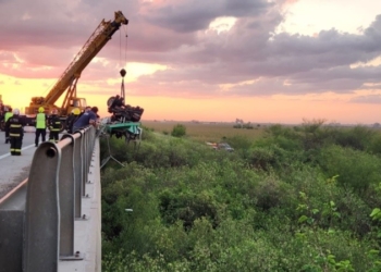 Hallaron muerto al chofer del camión que cayó al arroyo Tortugas