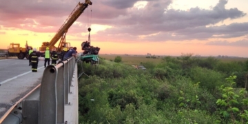 Hallaron muerto al chofer del camión que cayó al arroyo Tortugas