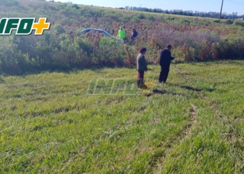 Una mujer acompañada por sus padres despistó sobre autopista en Barrancas