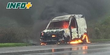 Un utilitario ardió en llamas en la autopista a la altura de Oliveros