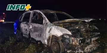 Susto en la noche: un auto fue consumido por las llamas en Maciel