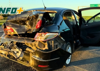 Dos vehículos chocaron en autopista y uno se dio a la fuga: cinco personas trasladadas al SAMCo