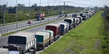 Otro día con rutas saturadas en la región: aluvión de camiones que llegan a los puertos