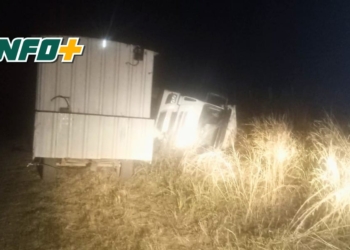 Volcó un camión en un camino rural de Bernardo de Irigoyen tras esquivar a una camioneta
