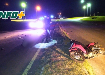 Un joven de Maciel perdió el control de su moto y cayó en Ruta 11, a metros del cruce