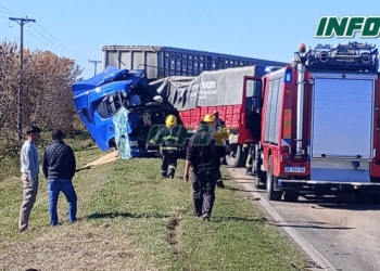 Choque frontal y corte total en Ruta 34: un camionero rescatado por bomberos