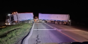 San Genaro: corte total en Ruta 65 por el despiste de un camión