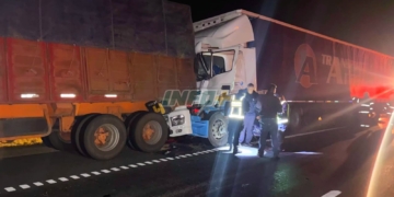 Barrancas: chocaron dos camiones en autopista y un chofer resultó herido