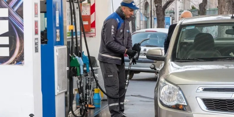 YPF continúa con «aumentos hormiga» todas las semanas: la súper llegó a 2100 pesos
