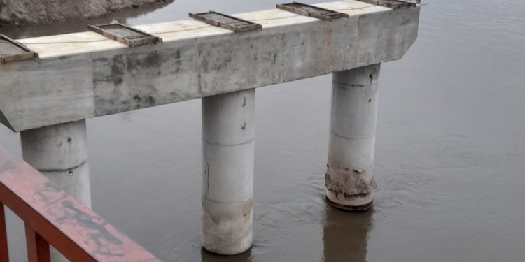 Detectaron una falla en una columna del nuevo puente carretero