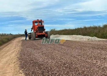 Con mano de obra local, avanza el ripio de 10 km en Clason