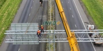 Este sábado cortarán nuevamente la autopista para colocar un pórtico