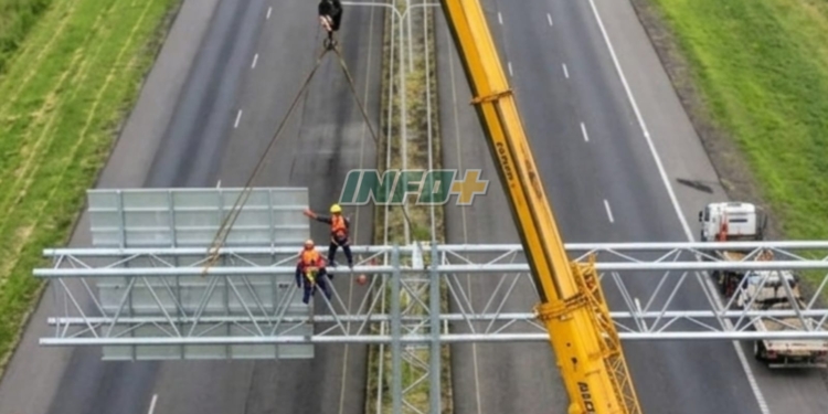 Este sábado cortarán nuevamente la autopista para colocar un pórtico