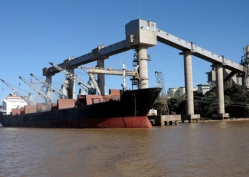 Tripulación en cuarentena en el puerto de Vicentín por un caso sospechoso de Ébola