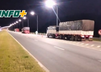 Barrancas: un camionero se quedó dormido y chocó contra a otro estacionado en la autopista