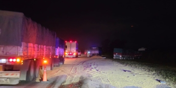 Dos camiones impactaron sobre autopista en Monje y un chofer resultó herido