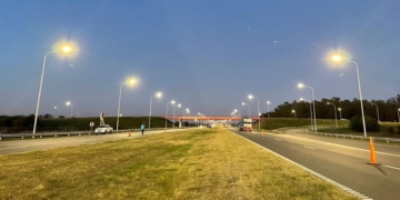 Condenaron a dos hombres que robaron y atacaron con palos a una mujer policía en autopista
