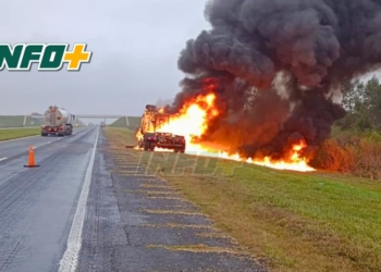 Bomberos de Barrancas trabajaron en el incendio de un camión sobre autopista