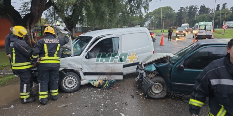 Choque frontan en Villa La Ribera: una mujer de Oliveros y su bebé resultaron heridos