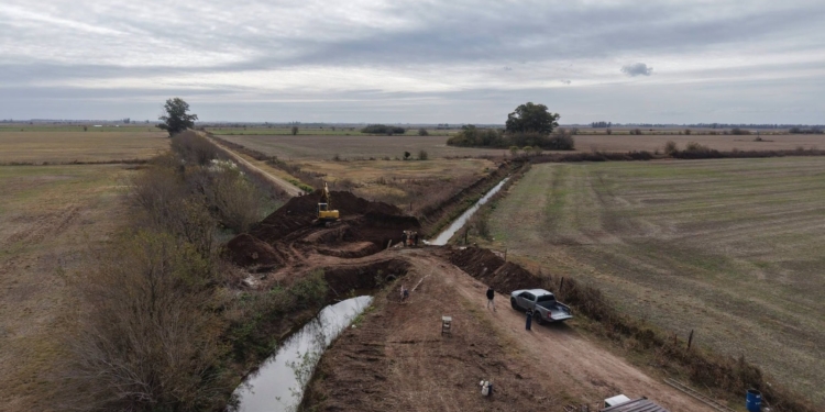 Avanzan con obras hídricas entre Totoras y Clarke para evitar inundaciones