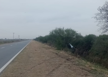 Despiste y vuelco en Ruta 11: el conductor quedó inconsciente dentro del auto