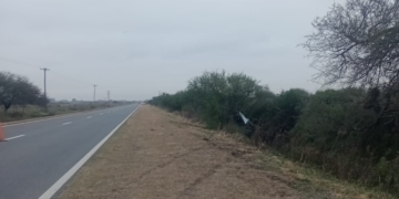 Despiste y vuelco en Ruta 11: el conductor quedó inconsciente dentro del auto
