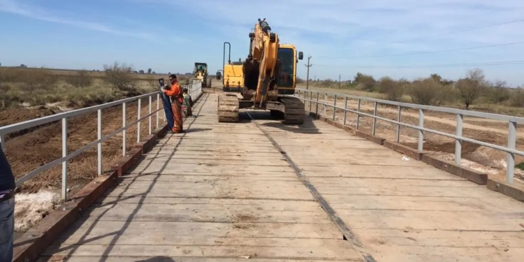 Este viernes Vialidad Provincial comenzará a reparar el puente que une Carrizales con Díaz
