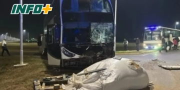 Choque y heridos entre un micro de tour de compras y un camión en Sauce Viejo