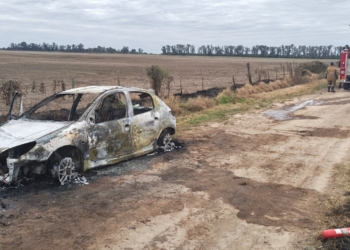 Un auto se incendió en Gaboto y su conductor oriundo de Maciel resultó ileso
