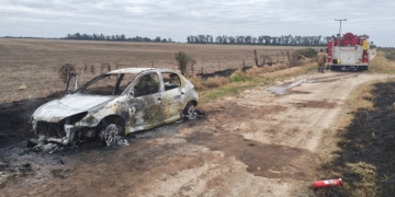 Un auto se incendió en Gaboto y su conductor oriundo de Maciel resultó ileso