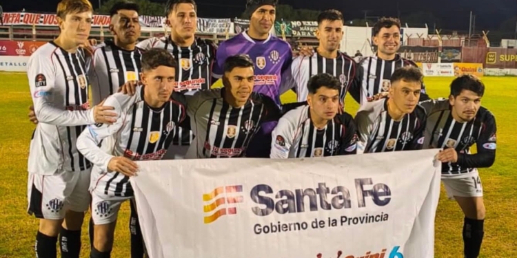 Timbuense dio el golpe en Las Parejas y avanzó en la Copa Santa Fe